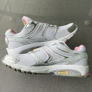 NWOT or BOX Balance Shoes: Women's Cushioned Walking Shoes WW615 KM